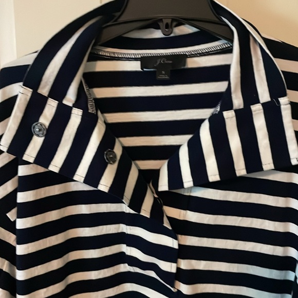 Cute striped lightweight pullover. Soft and like a favorite sweatshirt - Picture 4 of 4
